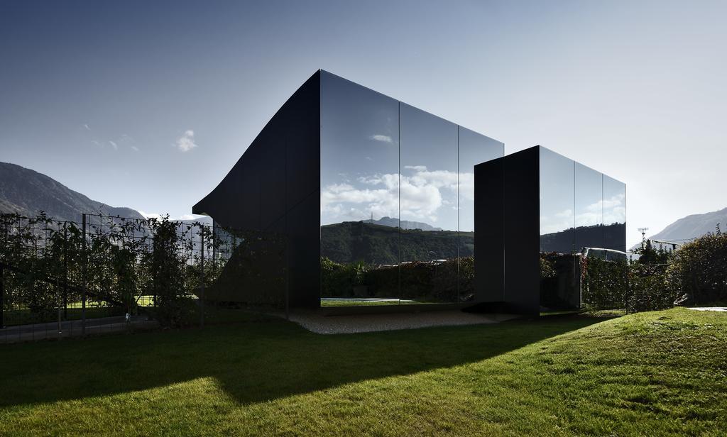 Mirror Houses Bolzano Exteriör bild